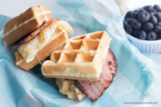 Smart Breakfast for Kids: Protein Waffle Breakfast Sammy for Smarter Kids | ilslearningcorner.com #breakfastforkids #kidsbreakfastrecipes
