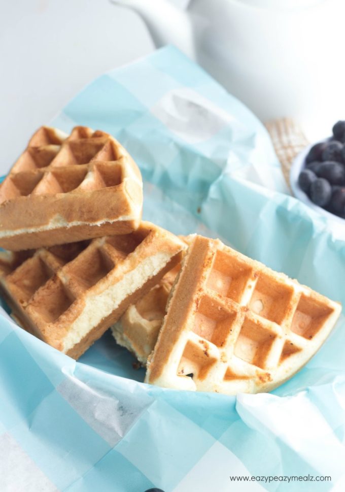 Smart Breakfast for Kids: Protein Waffle Breakfast Sammy for Smarter Kids | ilslearningcorner.com #breakfastforkids #kidsbreakfastrecipes