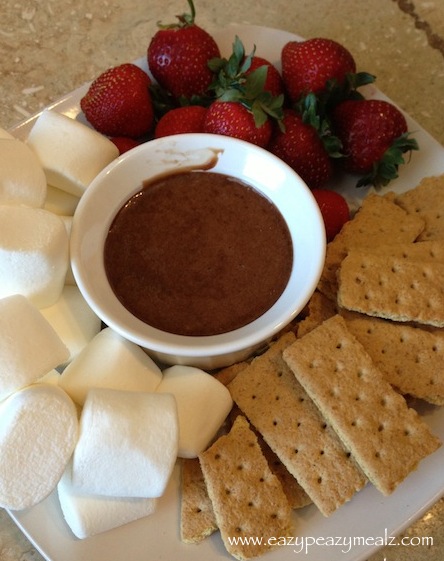 https://www.eazypeazymealz.com/wp-content/uploads/2013/08/crockpot-smore-fondue1.jpg