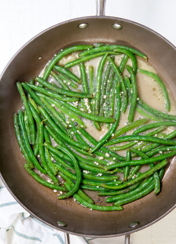 Easy garlic green beans, the best way to make green beans taste good