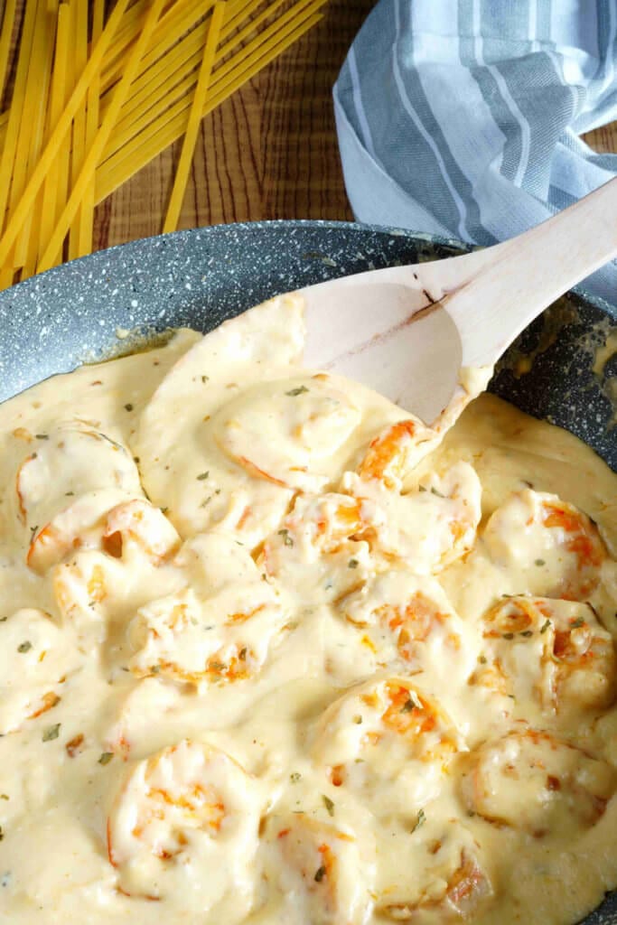 Shrimp Alfredo: A cheesy, garlick-y delicious pasta packed with shrimp, and an easy homemade Alfredo. Great weeknight dinner!
