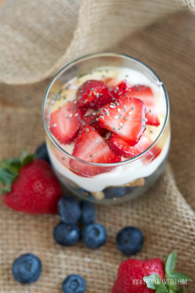 greek yogurt berry parfait