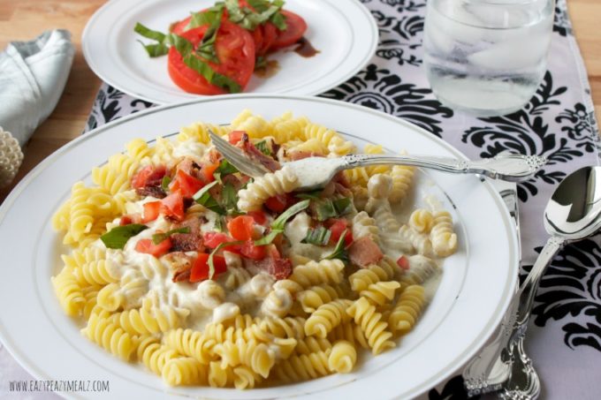 Easy Alfredo Dinner Party - Easy Peasy Meals