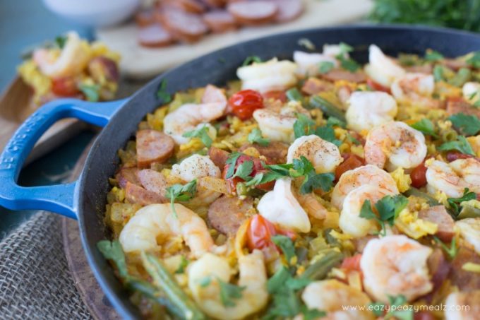 How to Make Spanish Paella Easy: Saffron infused rice, hearty sausage, prawns, and fresh green beans! This Spanish Paella will take your tastebuds on a Valencian vacation.