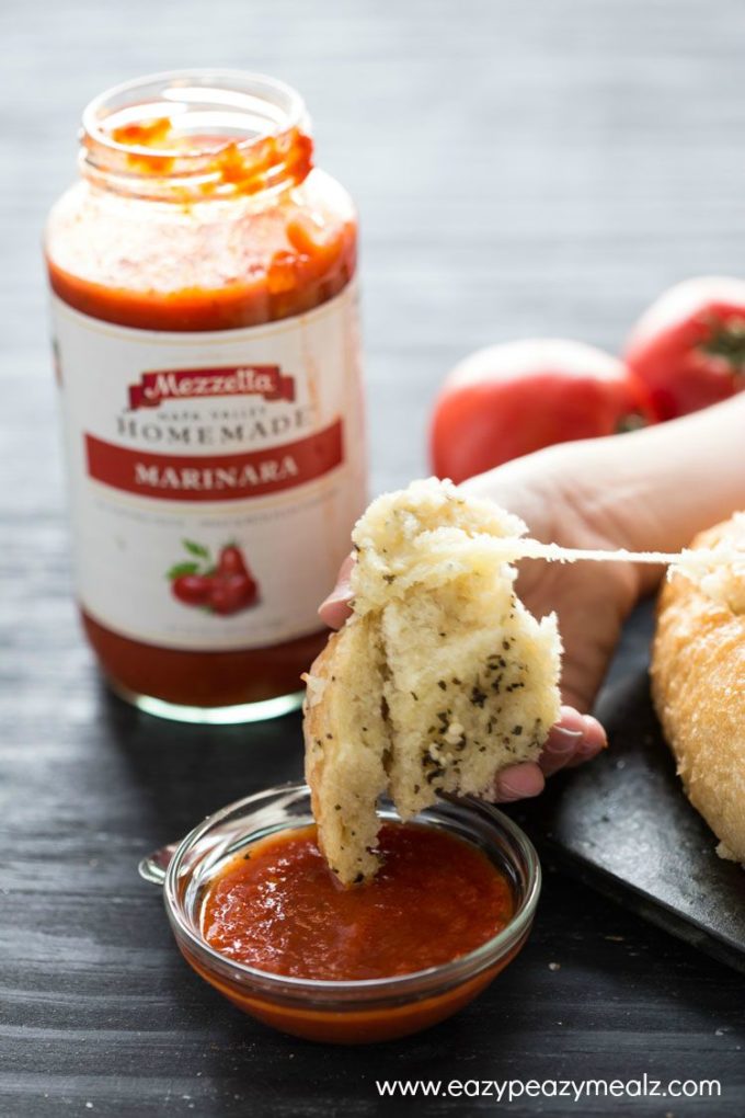 Pull-It Garlic Bread with Marinara: This cheesy, garlic, pull-it bread, dipped in marinara is the perfect appetizer, takes only minutes to make, and is a real crowd pleaser.-bread