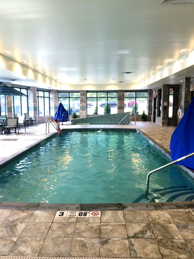 Holiday-Inn-Pool