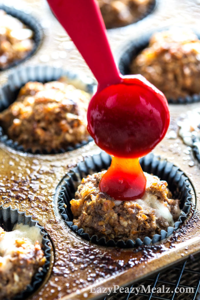 Meatloaf minis stuffed with havarti cheese, and topped with a sweet and slightly spicy ketchup sauce.