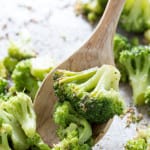 Garlic raosted broccoli is healthy, delicious, and easy to make.
