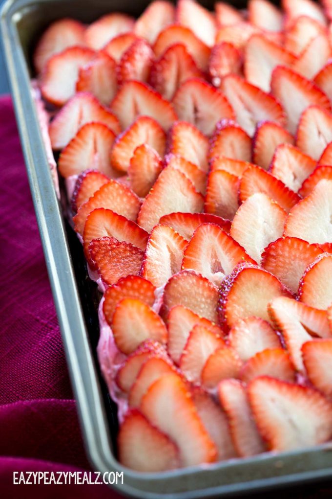 strawberry-poke-cake2