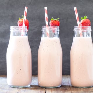 The easiest, quickes, healthiest and most insanely delicious snack drink you've tried in your life! This Easy Strawberry Banana Milkshake is a keeper!