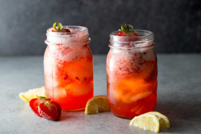 Sparkling strawberry lemonade