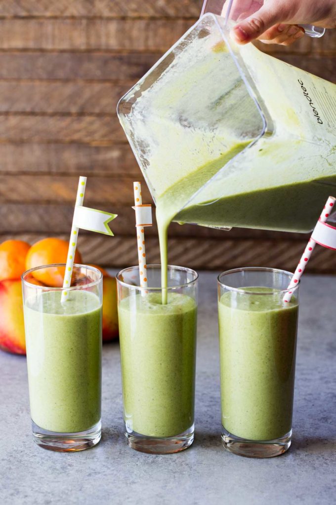 Pouring Collagen Beauty Greens, Green smoothie with mango