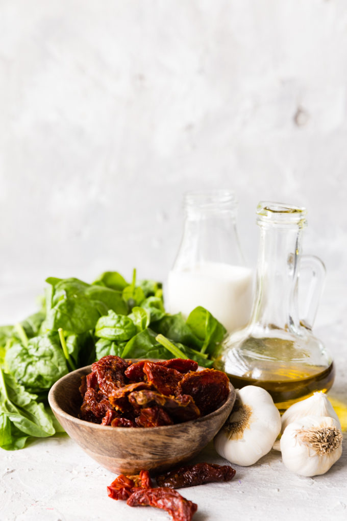 How to make creamy tuscan chicken...a delicious cream sauce, made of spinach, cream, sun dried tomatoes, garlic, and more. 