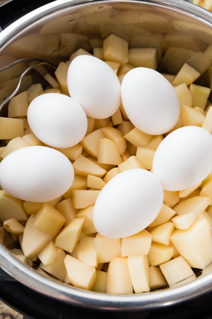 Cooking the eggs and potatoes at the same time in the pressure cooker. 