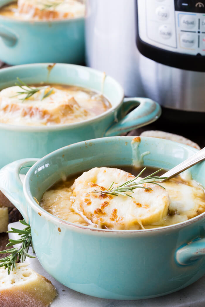 https://www.eazypeazymealz.com/wp-content/uploads/2016/06/Instant-pot-Pressure-cooker-French-onion-soup-3.jpg