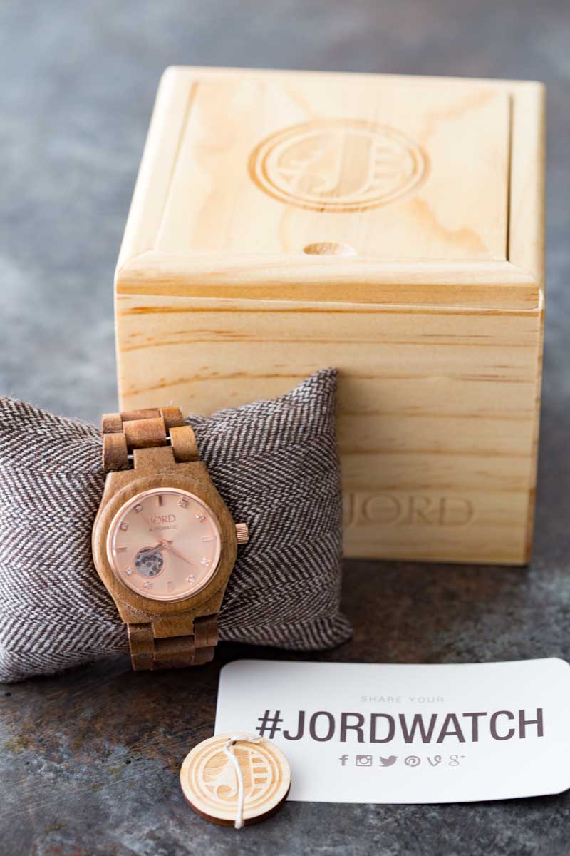 Wood watches are elegant and beautiful