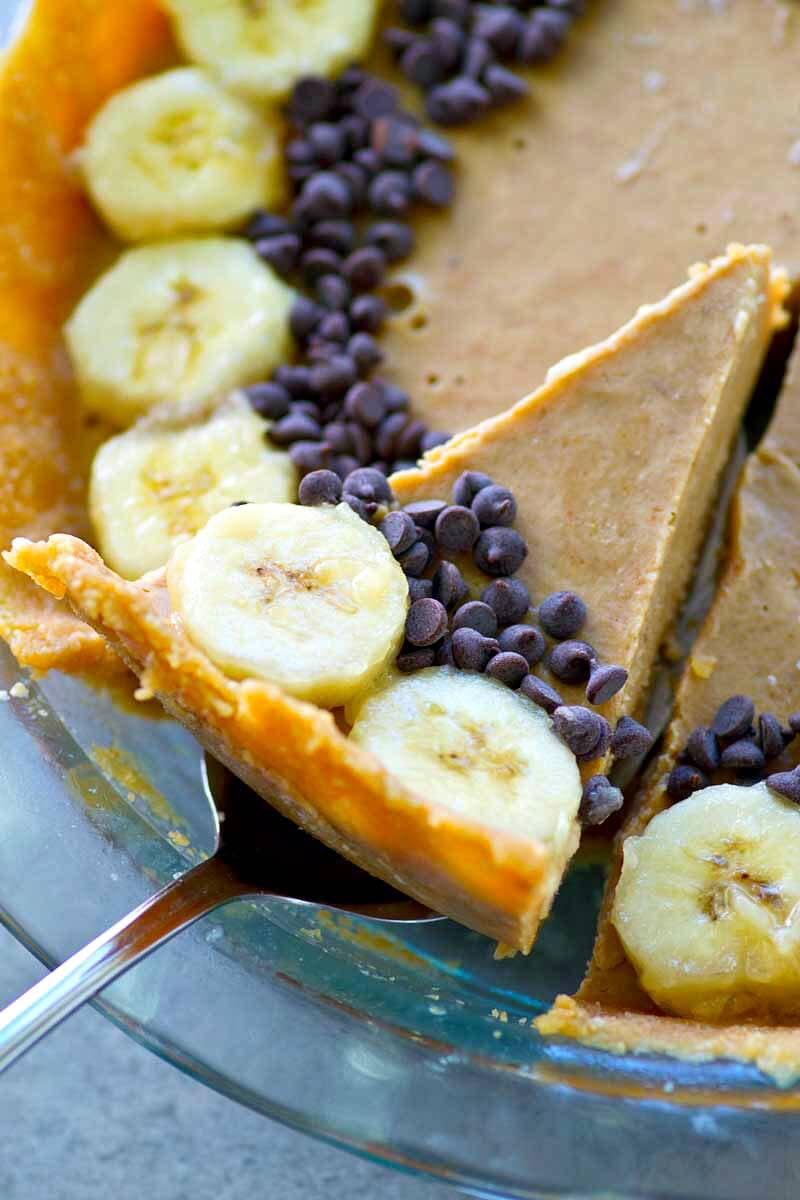 Lighter No-Bake Peanut Butter Banana Pie