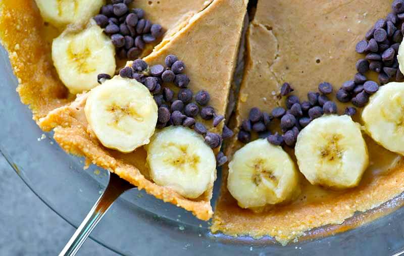 Lighter No-Bake Peanut Butter Banana Pie