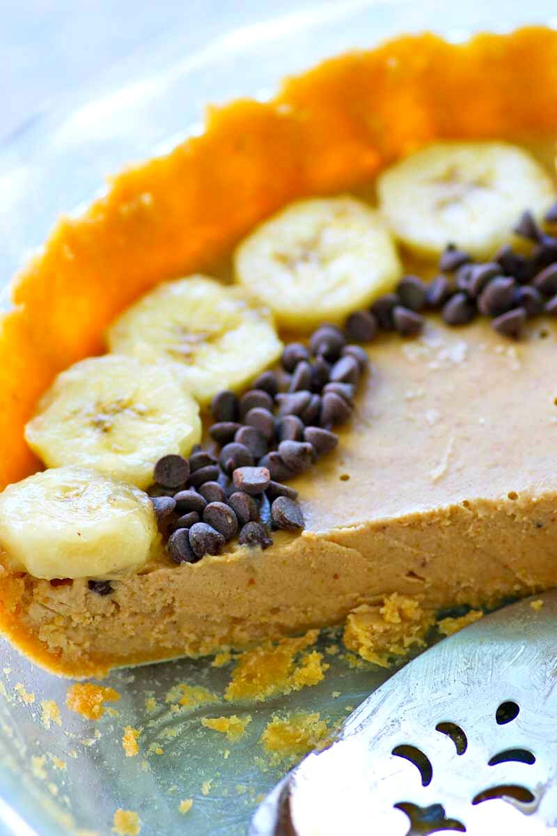 Lighter No-Bake Peanut Butter Banana Pie