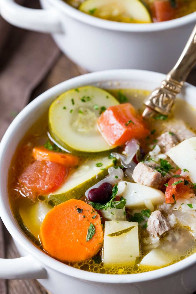 Delicious and hearty ministrone soup, a classic ministrone soup recipe