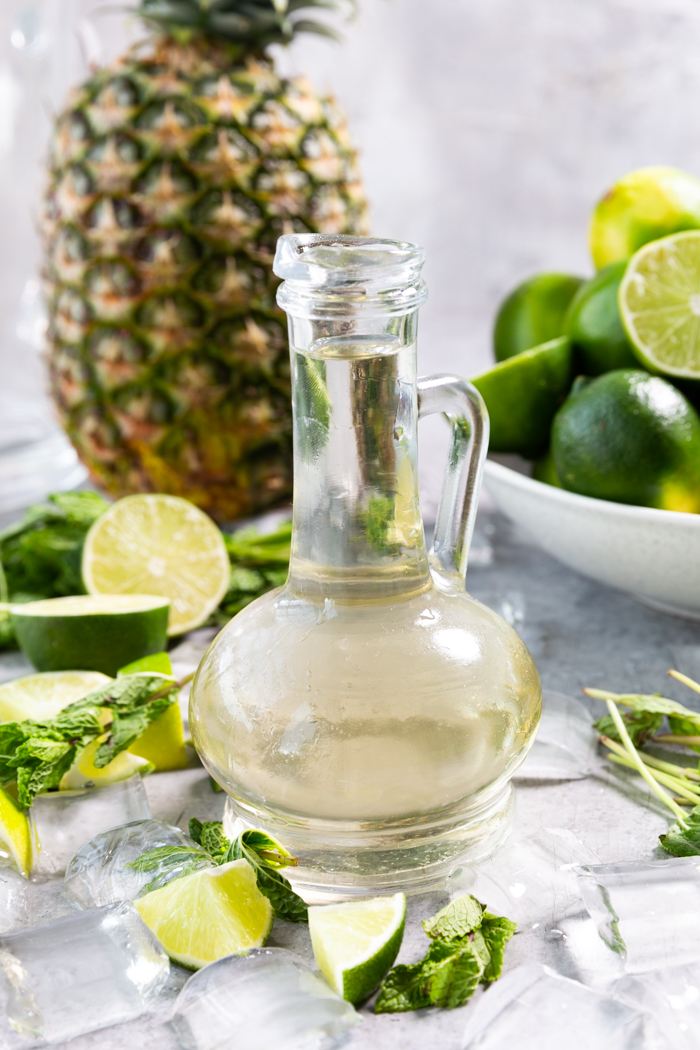 All the ingredients of a classic mojito with the addition of pineapple
