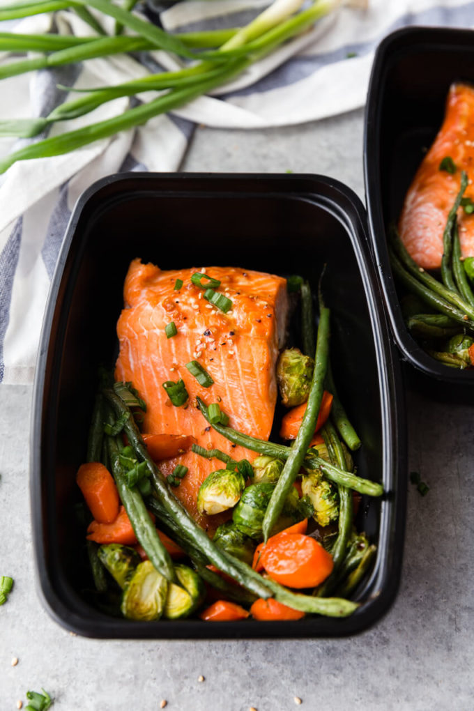 Salmon Meal Prep: An easy and flavorful meal prep dish with very little clean up! You get flaky, delightful salmon, and roasted veggies.