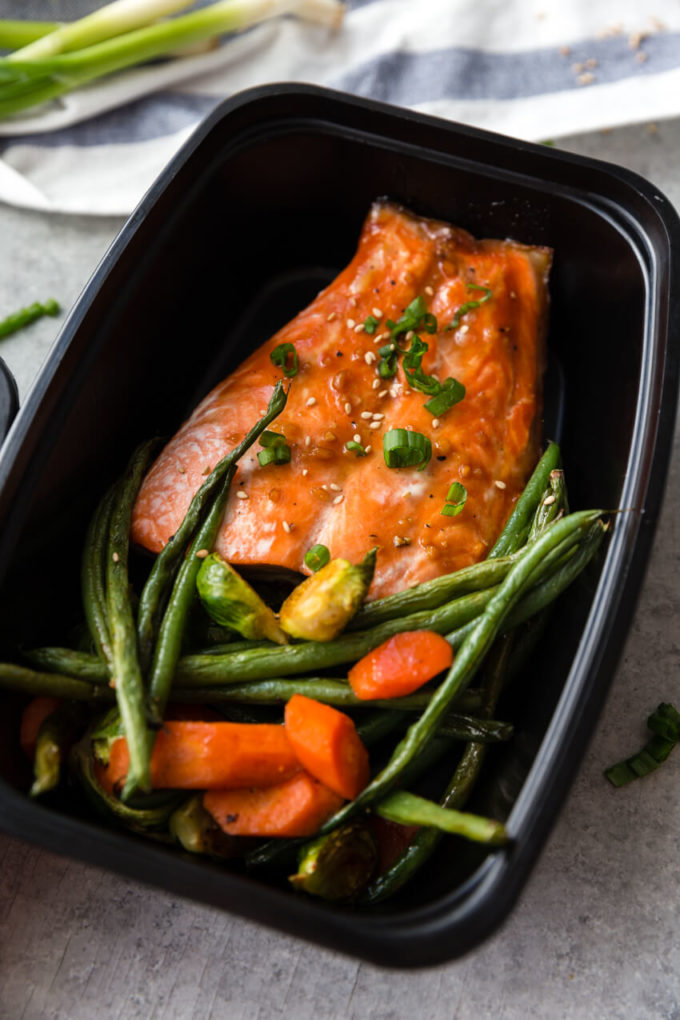 Baked Salmon: An easy and flavorful meal prep dish with very little clean up! You get flaky, delightful salmon, and roasted veggies.