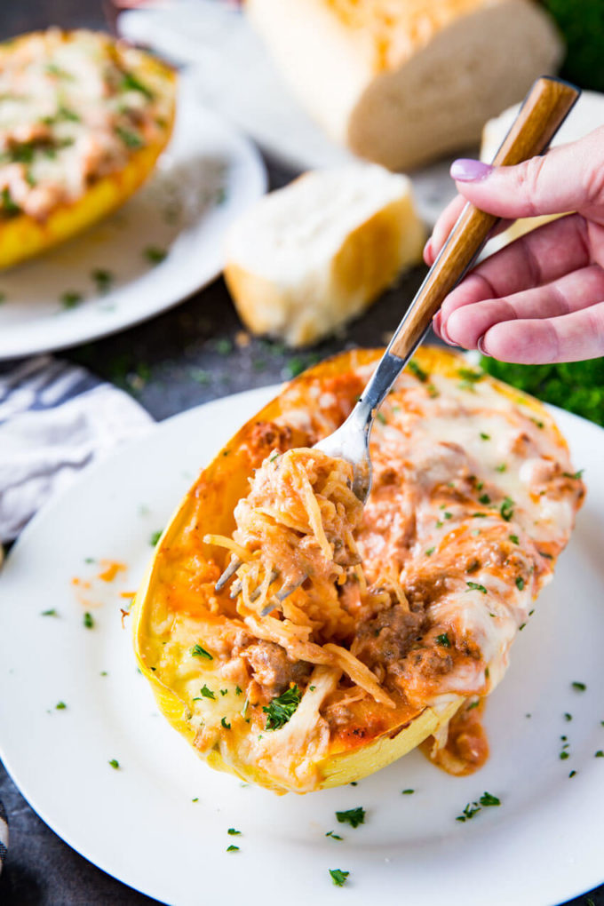 Spaghetti Squash stuffed with Lasagna fillings, this is the best way to eat spaghetti squash ever! Spaghetti squash lasagna