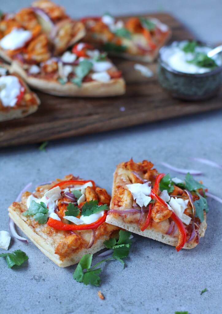 TANDOORI CHICKEN PIZZA ON TURKISH BREAD - Easy Peasy Meals