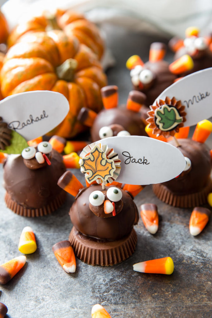 How to make turkey truffles out of OREOs and cream cheese to make place card holders
