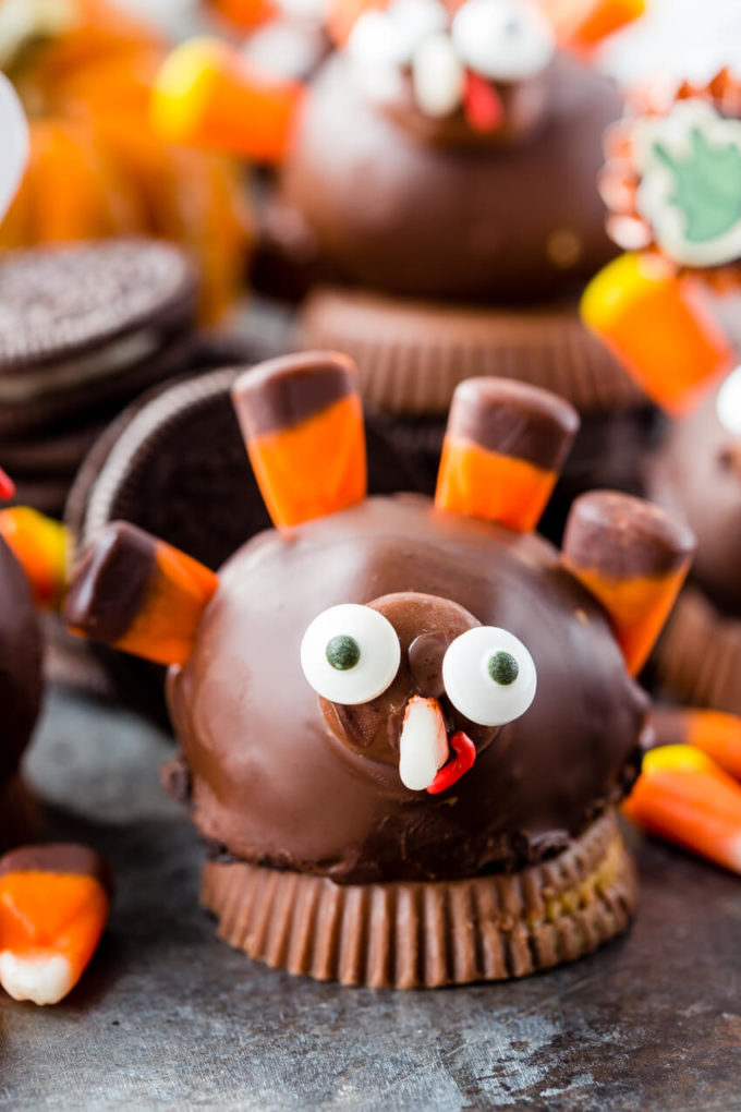 These OREO cookie truffle balls are the perfect Thanksgiving place card holders. 