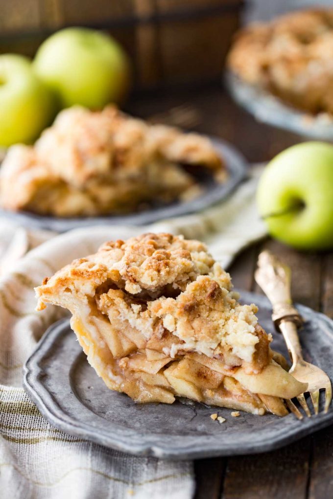 Layers of apples and perfectly spiced, this dutch apple pie is delicious!