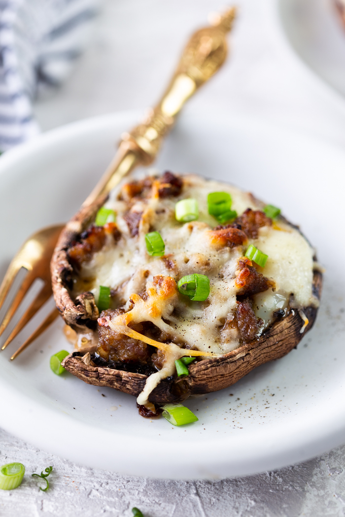 Breakfast stuffed mushrooms