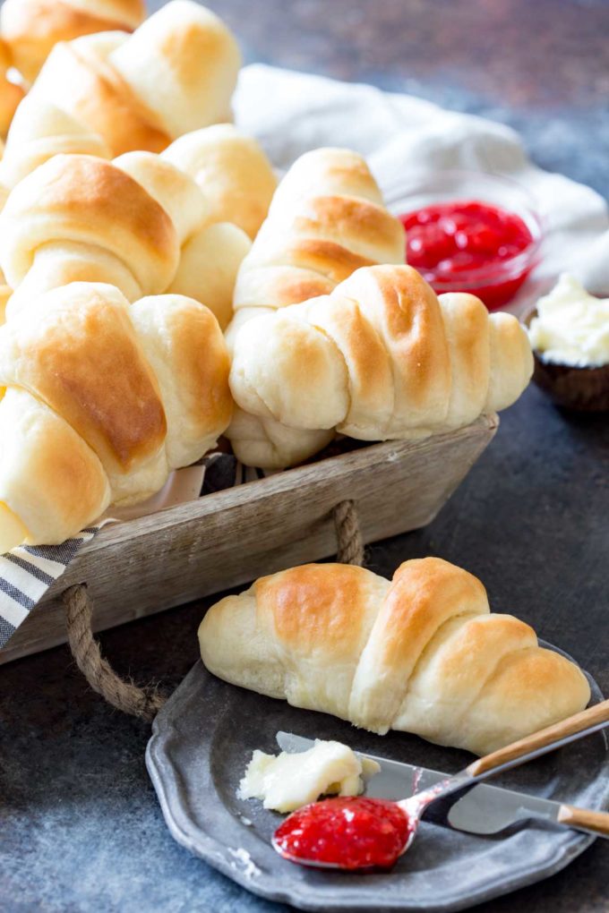Simple and quick dinner rolls with a buttery top and delicious texture. 