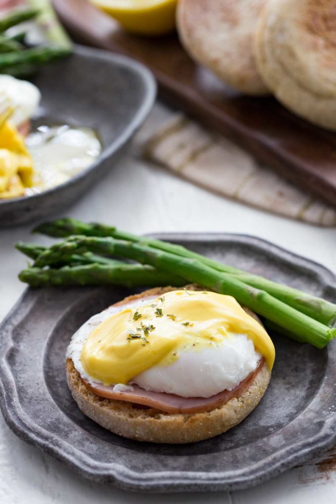eggs benedict, eggs and breakfast meat, a healthy breakfast 