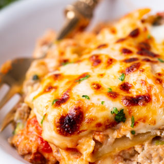 Instant Pot Lasagna- Layers of noodles, cheese, meat, and sauce make up this delicious lasagna cooked in the instant pot pressure cooker
