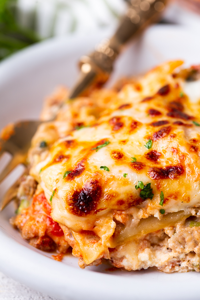 Instant Pot Lasagna- Layers of noodles, cheese, meat, and sauce make up this delicious lasagna cooked in the instant pot pressure cooker