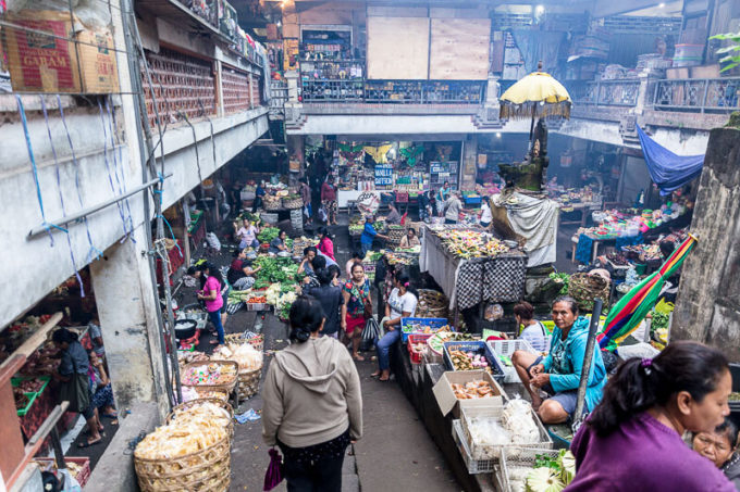 Ubud Bali After a unique experience of local Balinese culture? Head straight to the incredible Ubud morning markets – where fresh produce, mouthwatering street food and a heartwarming culture await!