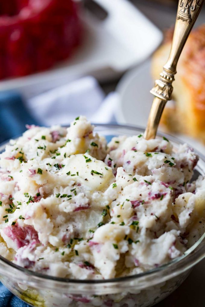 Super Easy Mashed Potatoes are rich, fluffy, buttery, and the perfect addition to your dinner table. And they are fluffy deliciousness rather than potato paste.