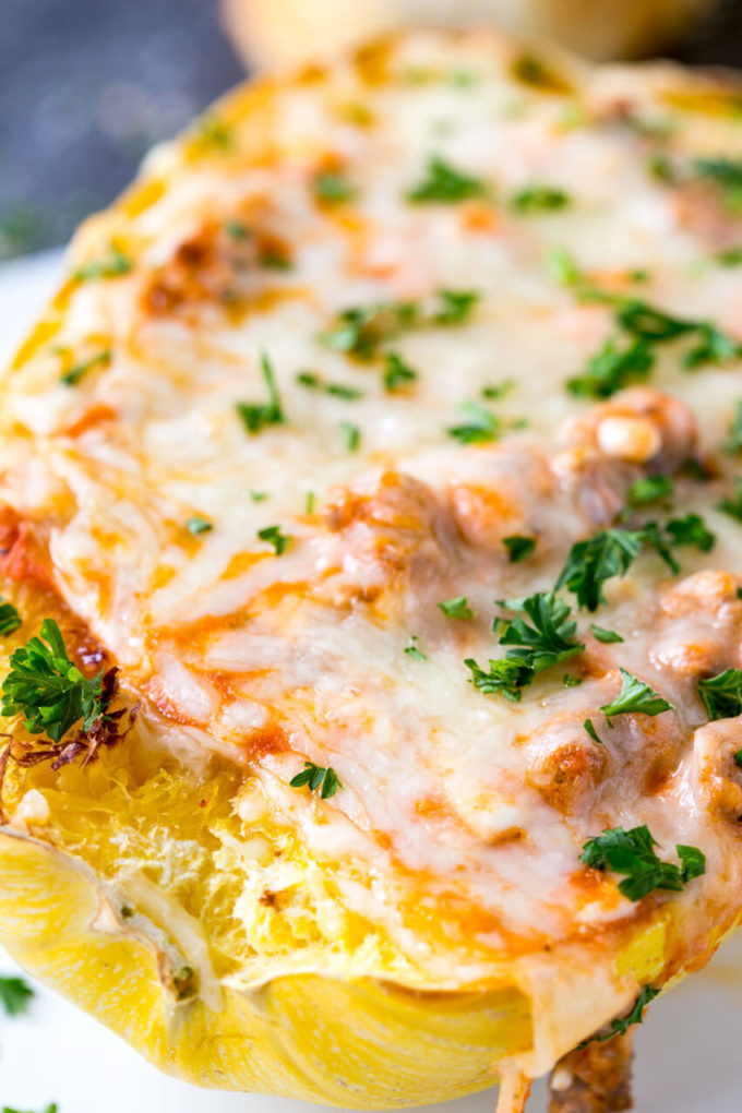 Spaghetti Squash stuffed with Lasagna fillings, this is the best way to eat spaghetti squash ever! Spaghetti squash lasagna