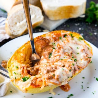 Spaghetti Squash stuffed with Lasagna fillings, this is the best way to eat spaghetti squash ever! Spaghetti squash lasagna