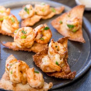 Here’s something to impress your friends that’s simple to make and packed full of spicy heat and mouthwatering flavor. These Spicy Prawns on Crispy Wontons are a must have for your next dinner party.