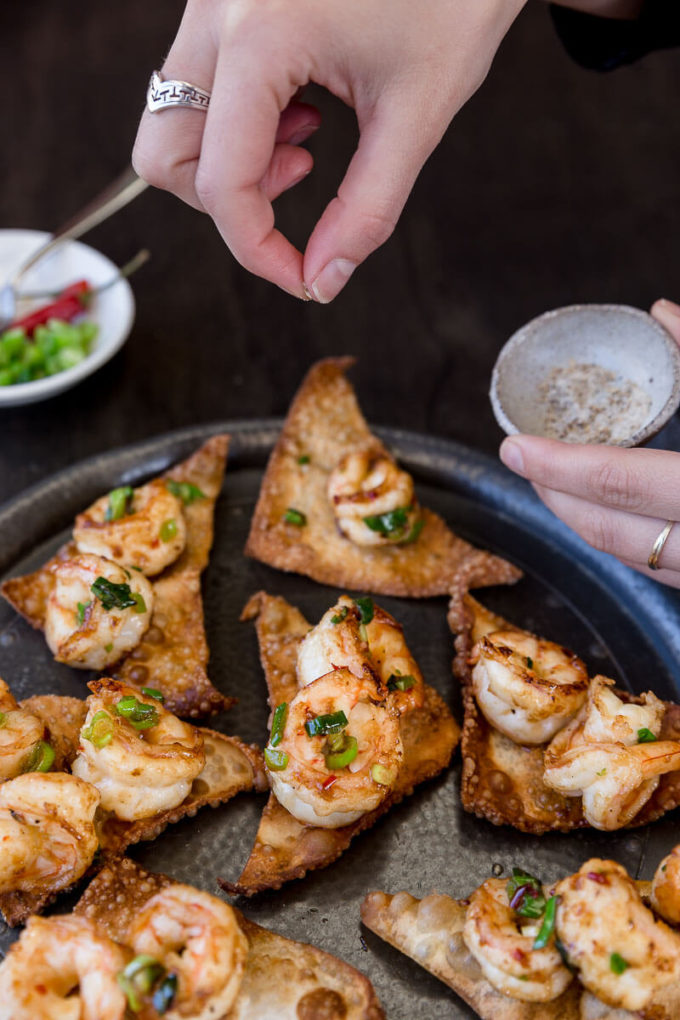 Here’s something to impress your friends that’s simple to make and packed full of spicy heat and mouthwatering flavor. These Spicy Prawns on Crispy Wontons are a must have for your next dinner party.