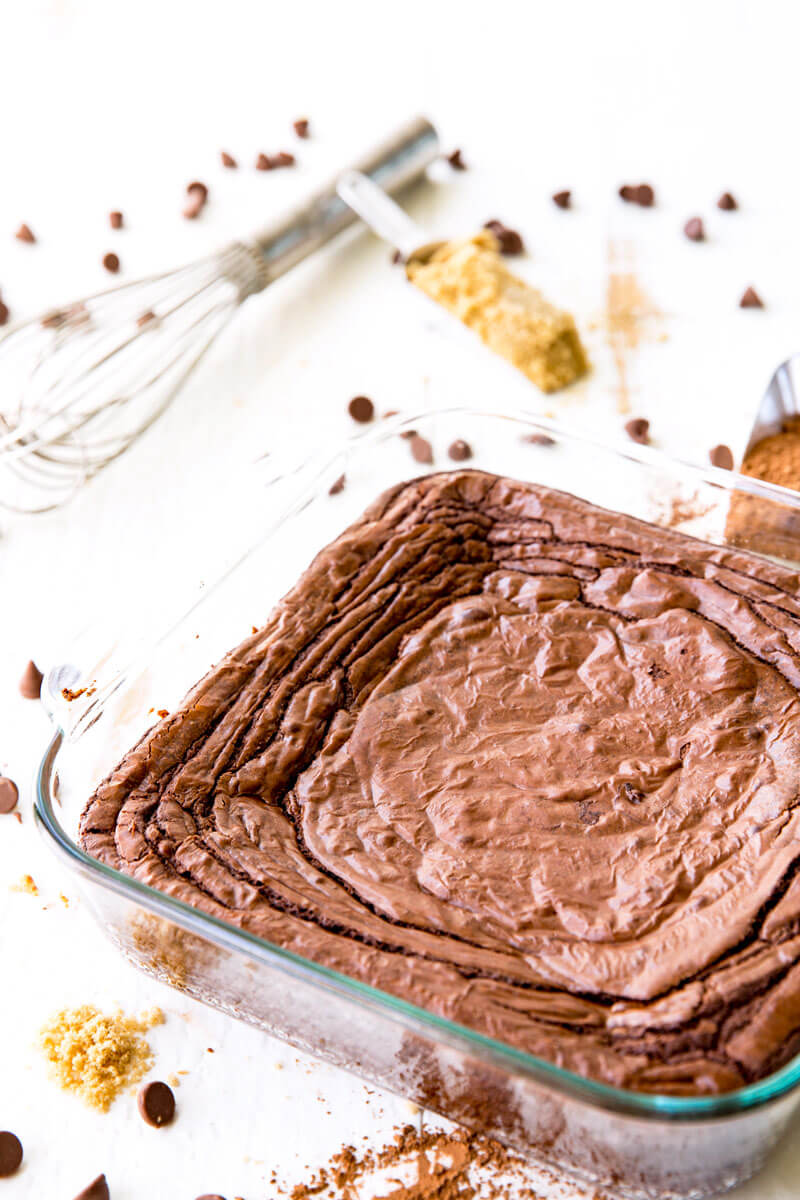 A big old pan of chewy chocolate brownies