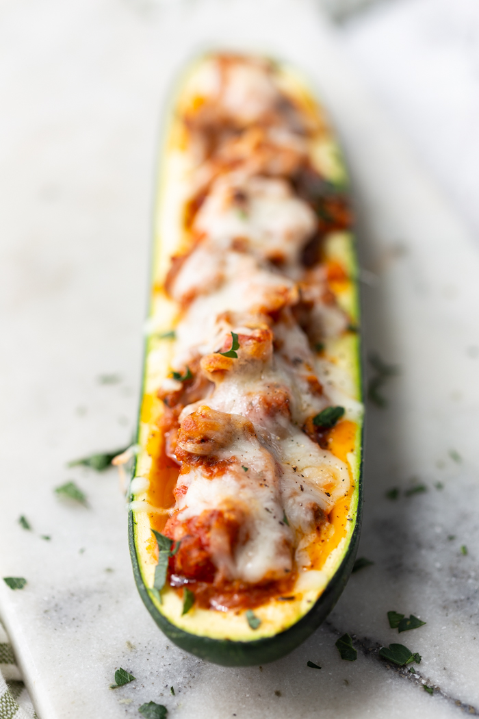 How to make zucchini boats with a beef stuffing and tomato sauce.