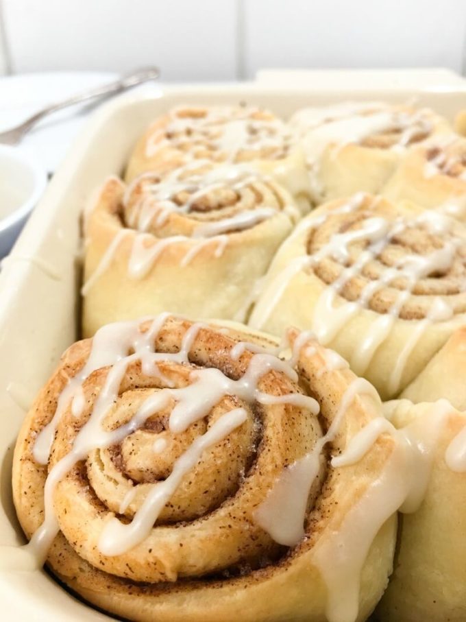 https://www.eazypeazymealz.com/wp-content/uploads/2016/07/Hero-Simple-Cinnamon-Rolls-Easy-www.LifesLittleSweets.com-for-www.eazypeazymealz.com-800x1067.jpg