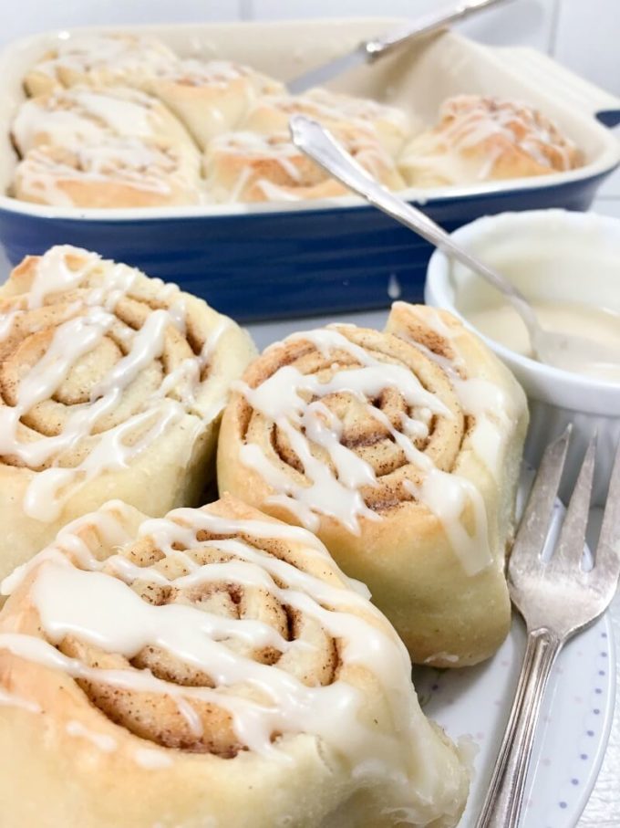 Simple Cinnamon Rolls, easy cinnamon rolls for breakfast or dessert 