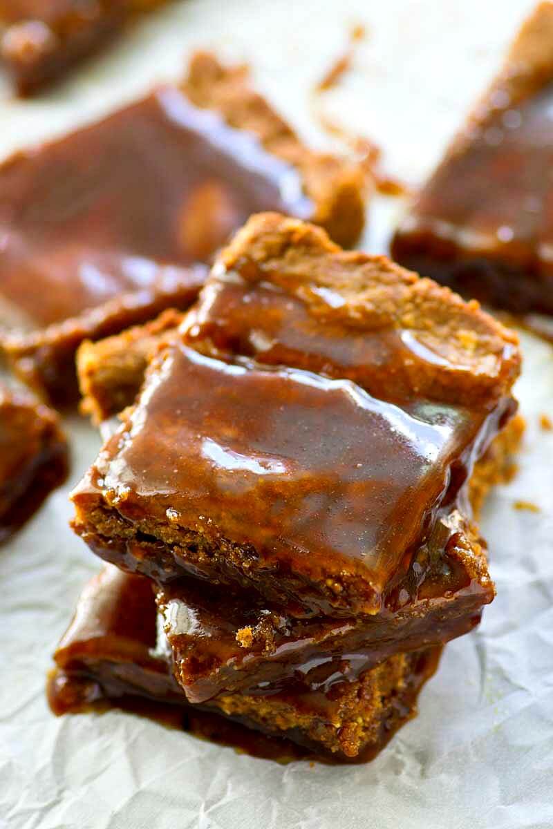 These flourless peanut butter caramel bars are any peanut butter/caramel lover's dream! They whip up in only minutes and are completely flourless and better for you.