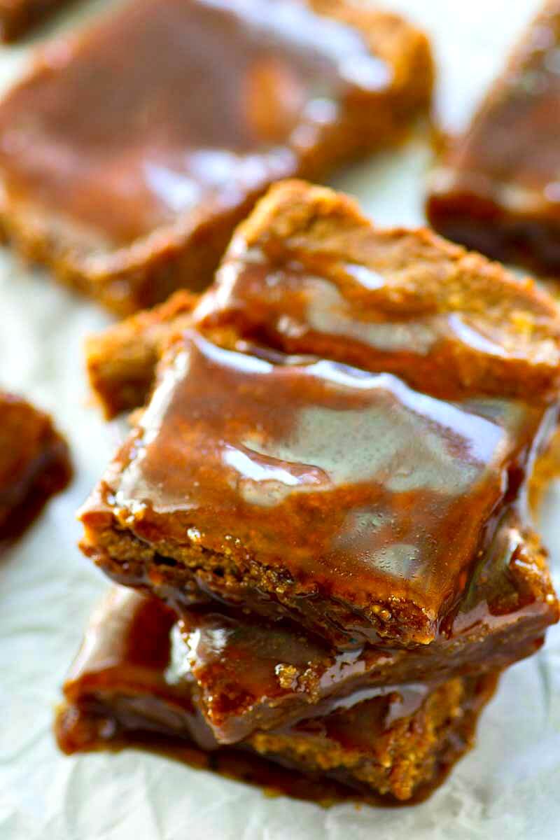 These flourless peanut butter caramel bars are any peanut butter/caramel lover's dream! They whip up in only minutes and are completely flourless and better for you.