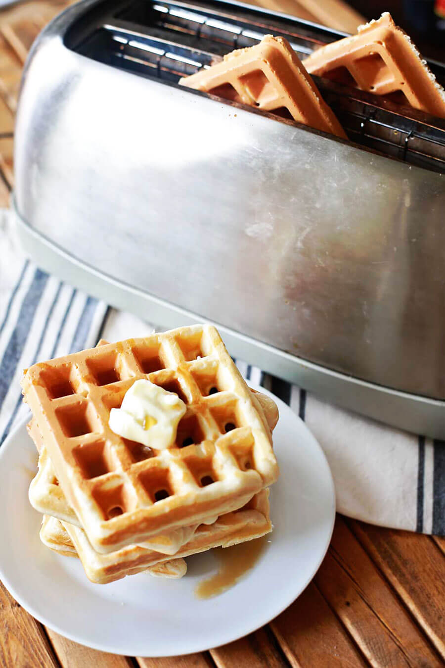 Homemade toaster waffles to make ahead and freezer, perfect for back to school mornings